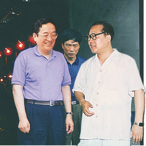 原湖北省委書記，現(xiàn)中央政治局常委俞正聲來公司檢查指導(dǎo)工作